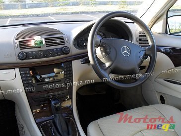2004' Mercedes-Benz E-Class 220 CDI photo #4