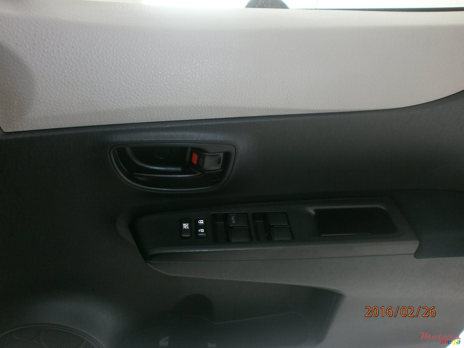 2013' Toyota Vitz Vitz photo #6