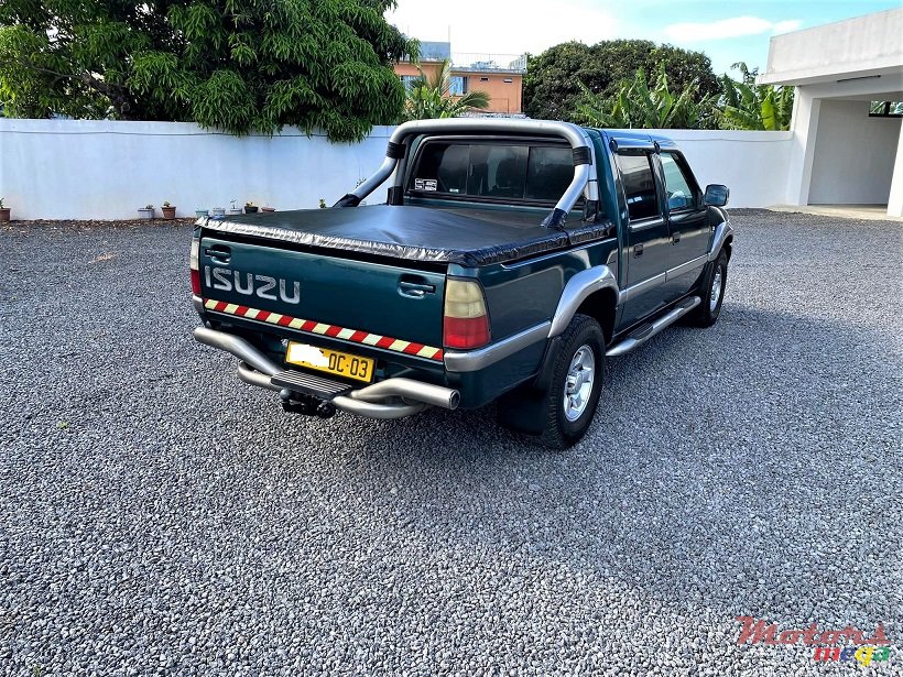 2003' Isuzu KB300 LX-TDI photo #1