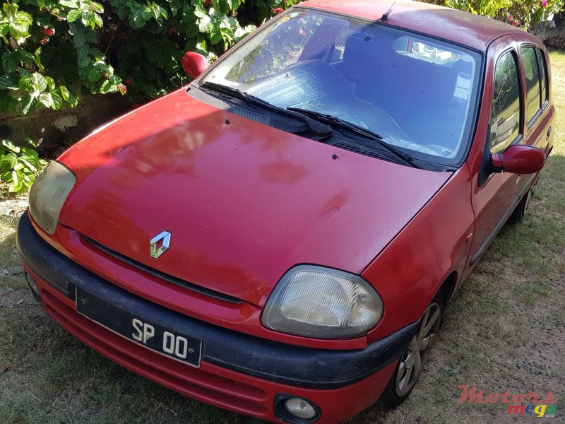 2000' Renault Clio photo #2