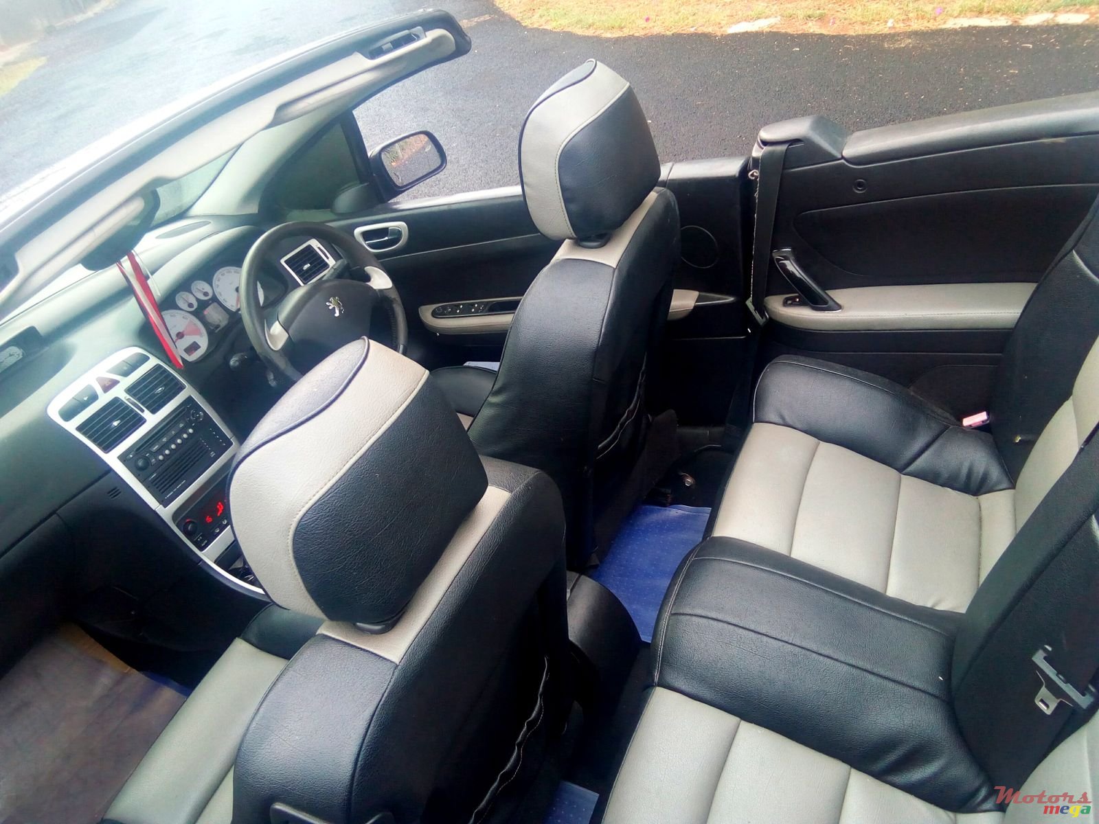 2006' Peugeot 307 CC photo #3