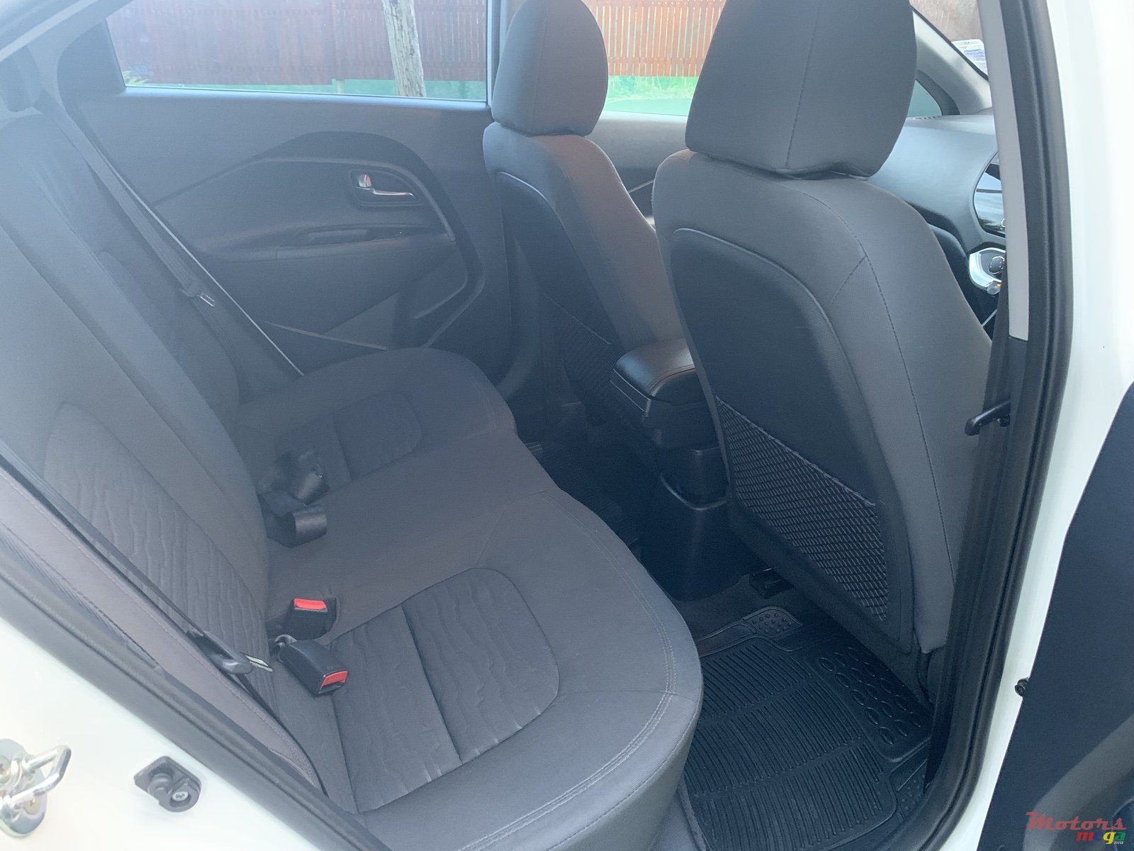 2017' Kia Rio photo #5