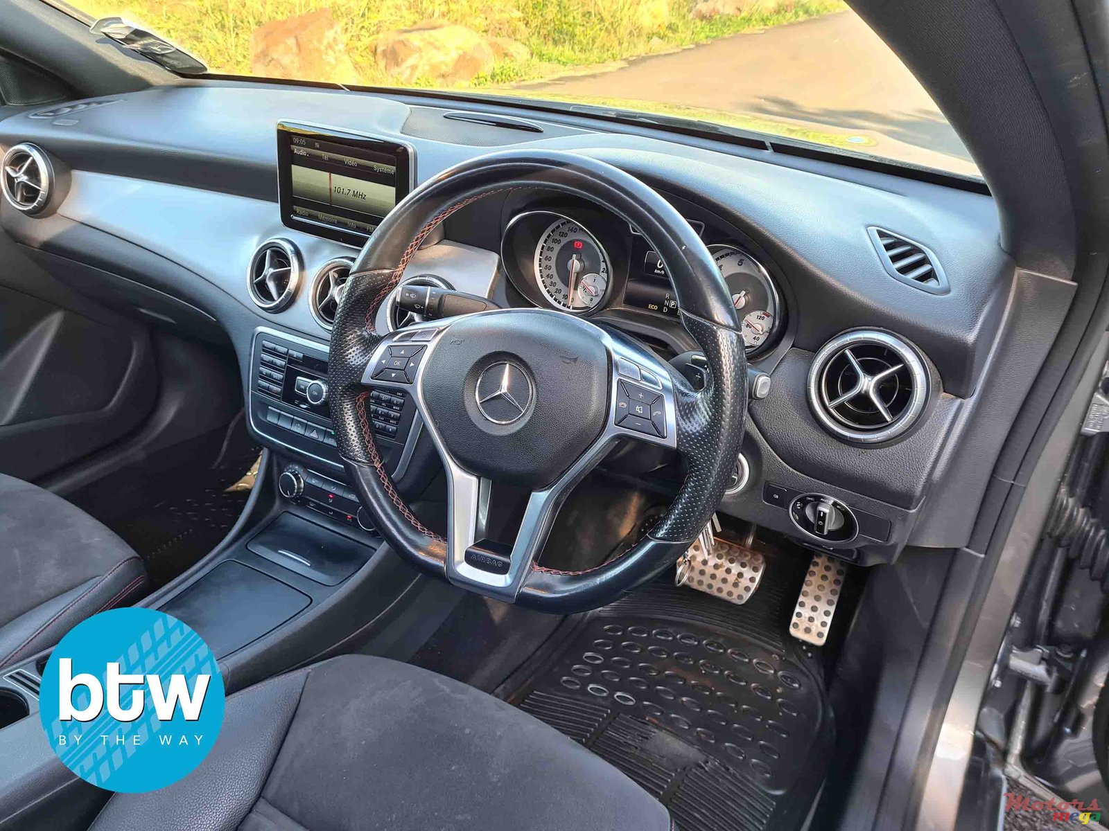 2014' Mercedes-Benz CLA 180 photo #6