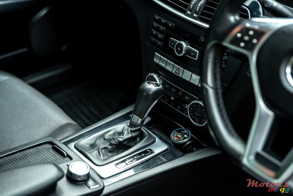 2011' Mercedes-Benz C 250 photo #6