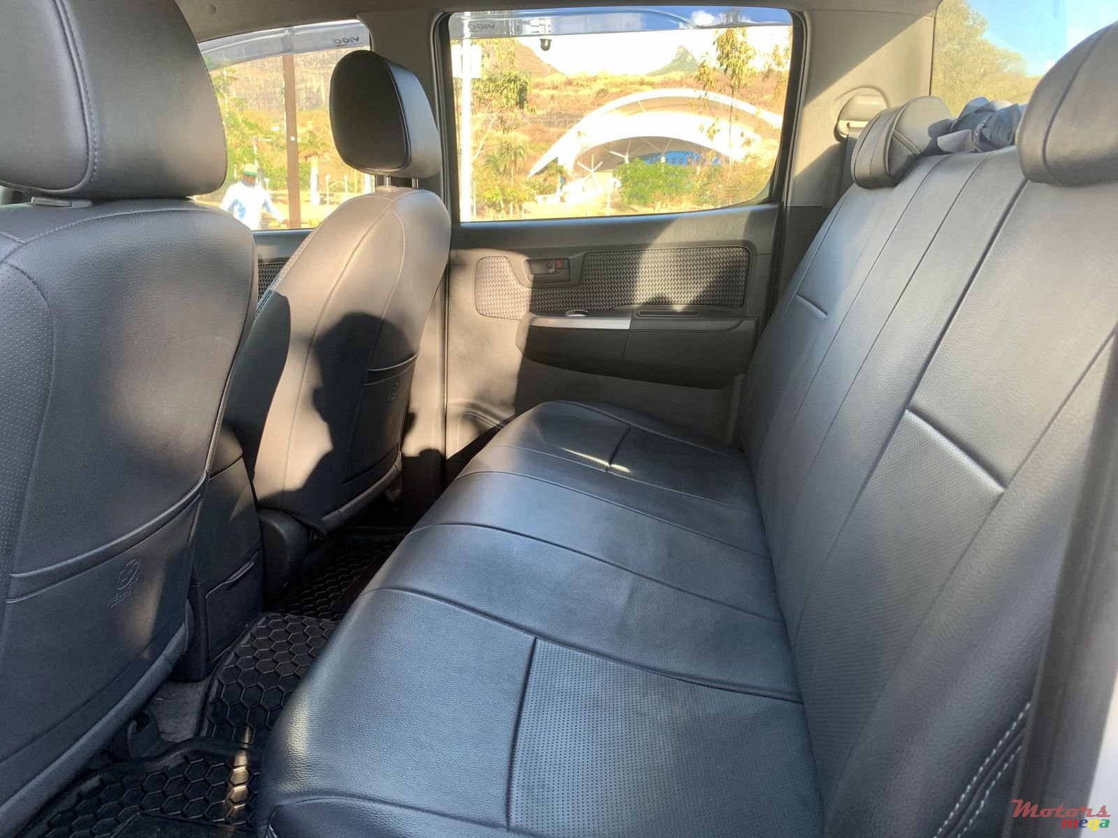 2013' Toyota Hilux 4x4 2.5 T photo #5