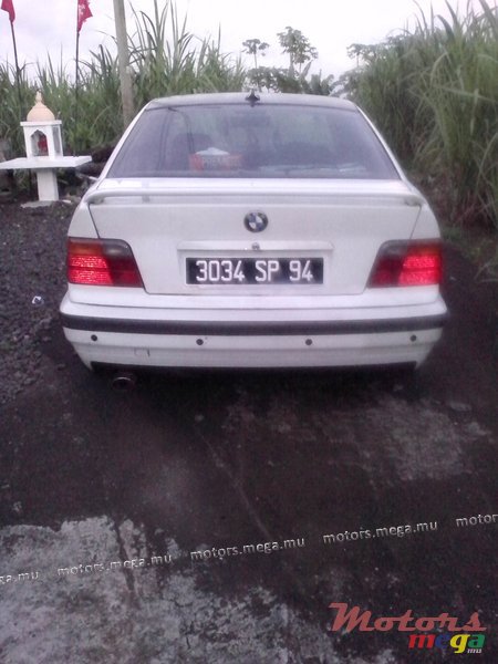 1994' BMW 3 Series 318i photo #1