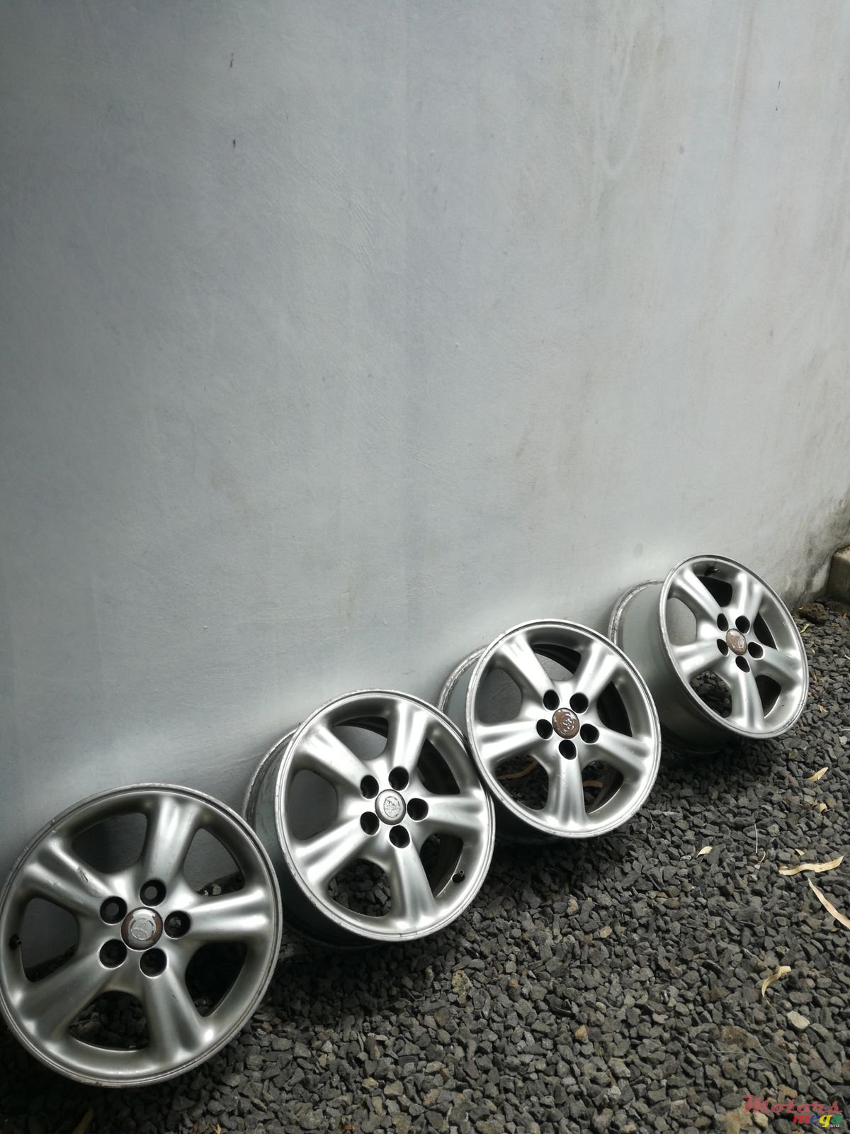 2005' Toyota photo #2