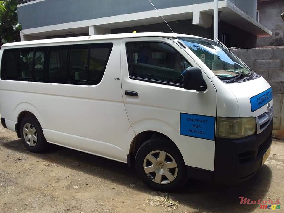 2008' Toyota Hiace photo #1