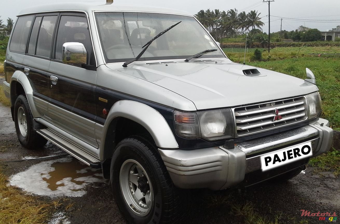 1994' Mitsubishi Pajero photo #1