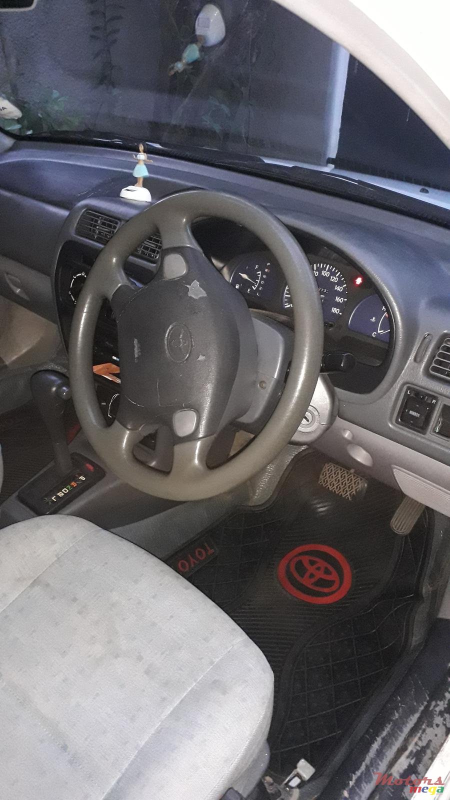 1998' Toyota Starlet photo #5