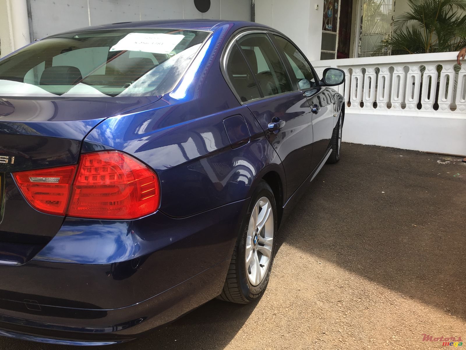 2011' BMW 316 photo #3