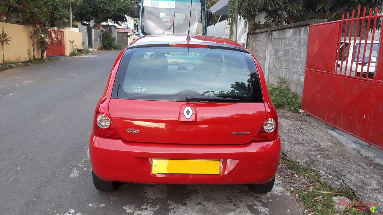 2009' Renault Clio photo #2