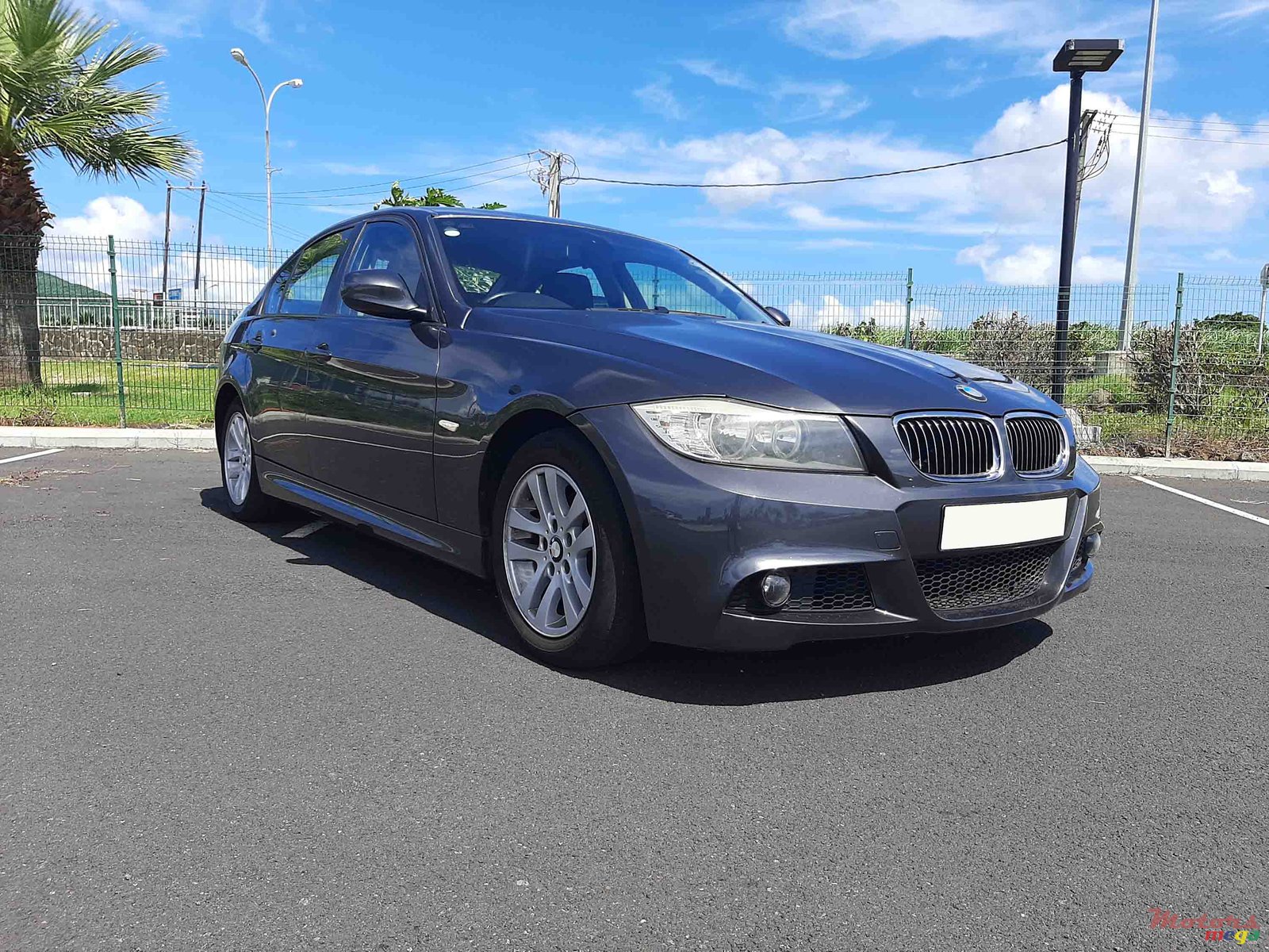 2008' BMW 320 photo #1