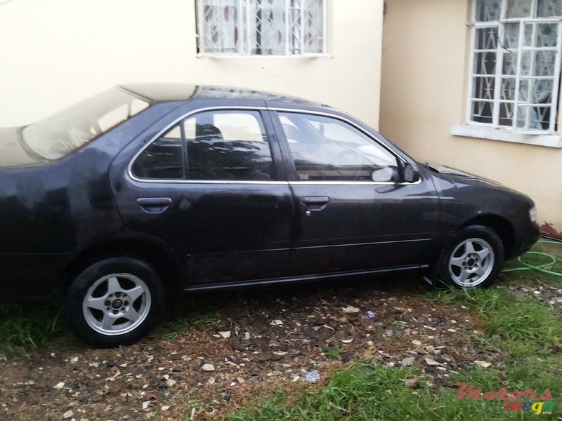 1994' Nissan Sunny photo #1