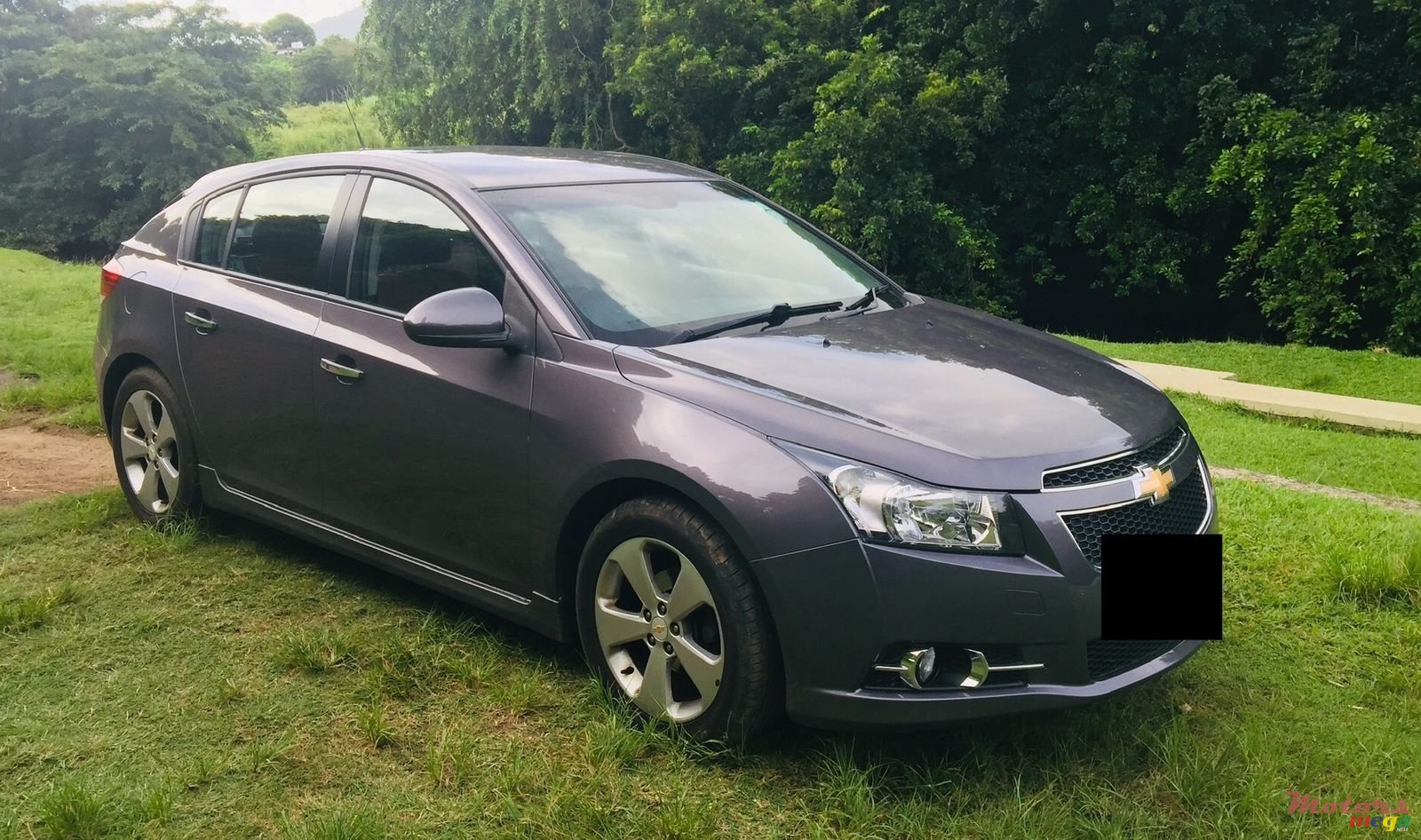 2012' Chevrolet Cruze Hatchback photo #2
