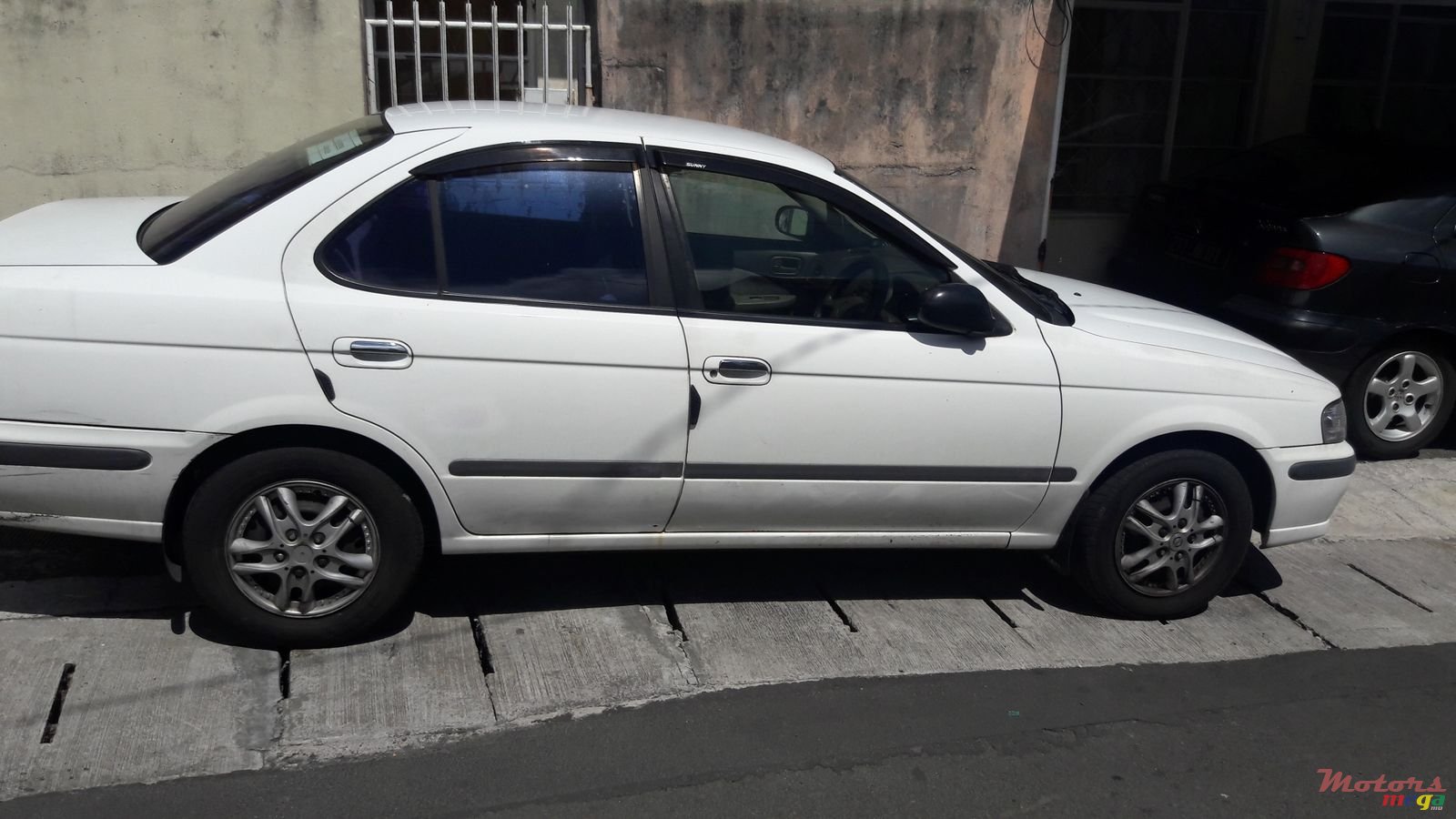 2000' Nissan Sunny b15 white photo #1