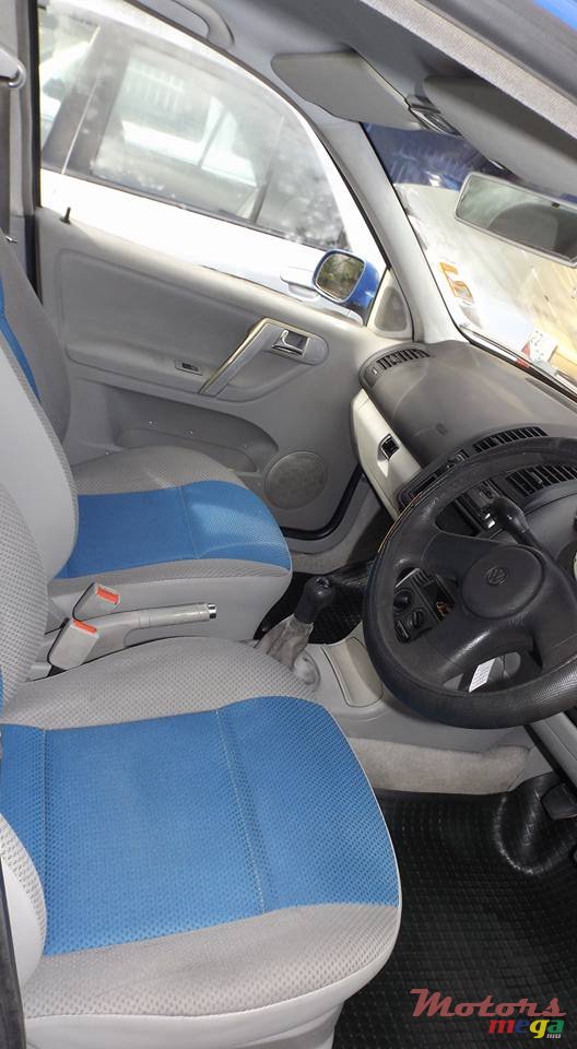 2002' Volkswagen Polo photo #6