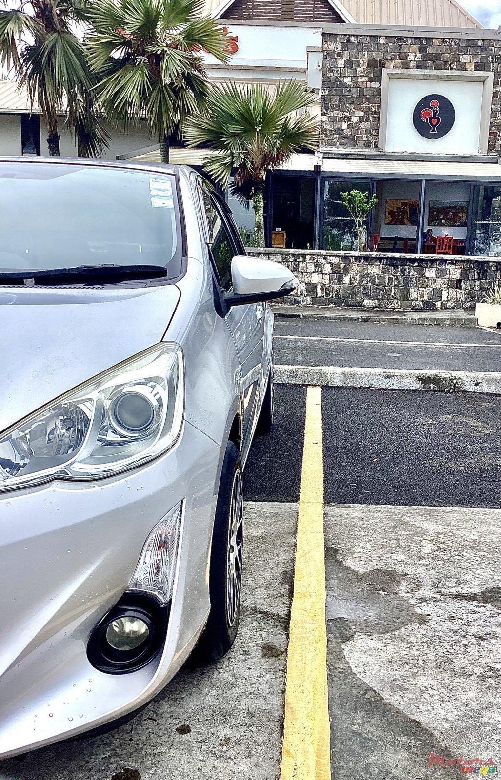 2015' Toyota Aqua photo #3