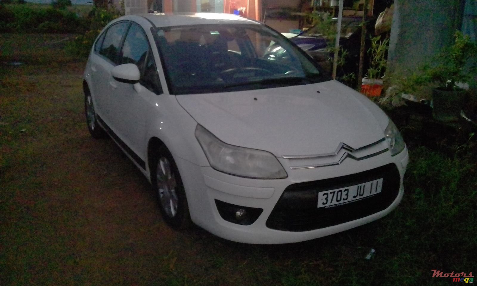 2011' Citroen C4 photo #5