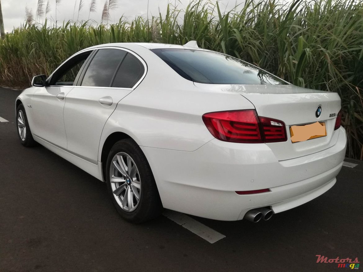 2011' BMW 523 photo #2