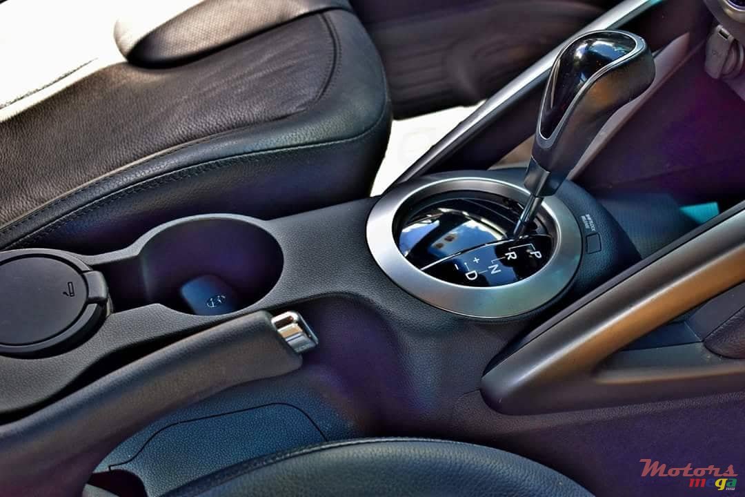 2012' Hyundai Veloster photo #6