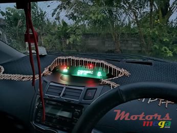 2010' Toyota Vitz photo #3