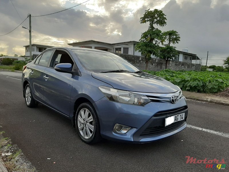 2014' Toyota Yaris photo #3