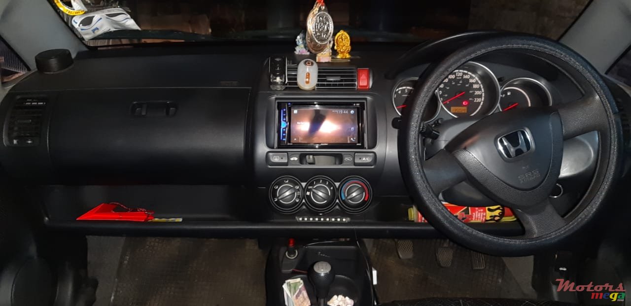 2004' Honda Jazz photo #7