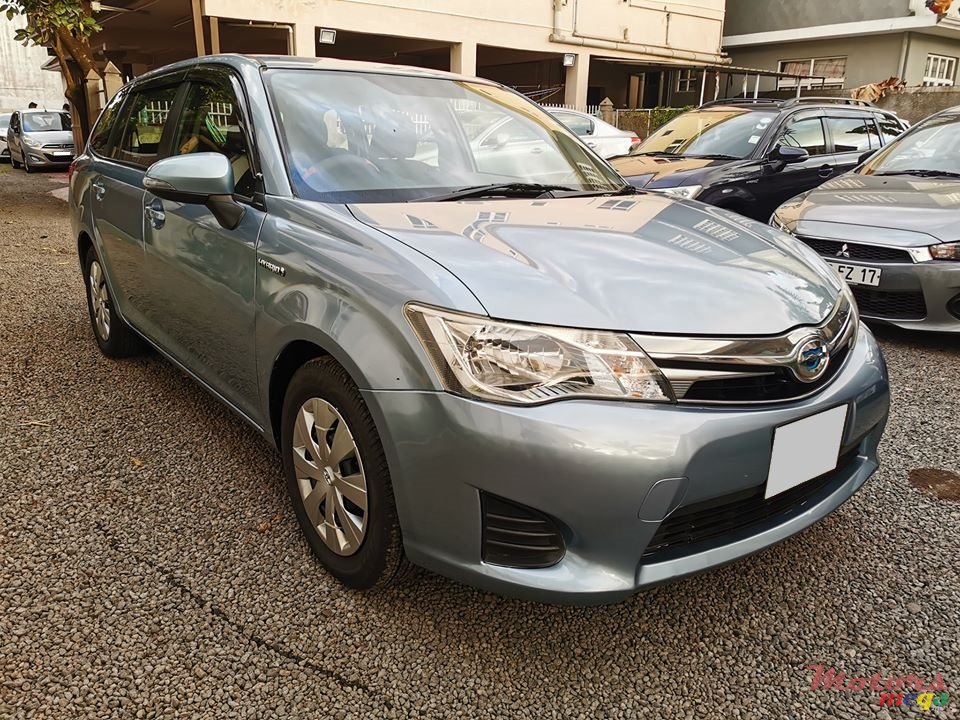 2014' Toyota Fielder photo #2