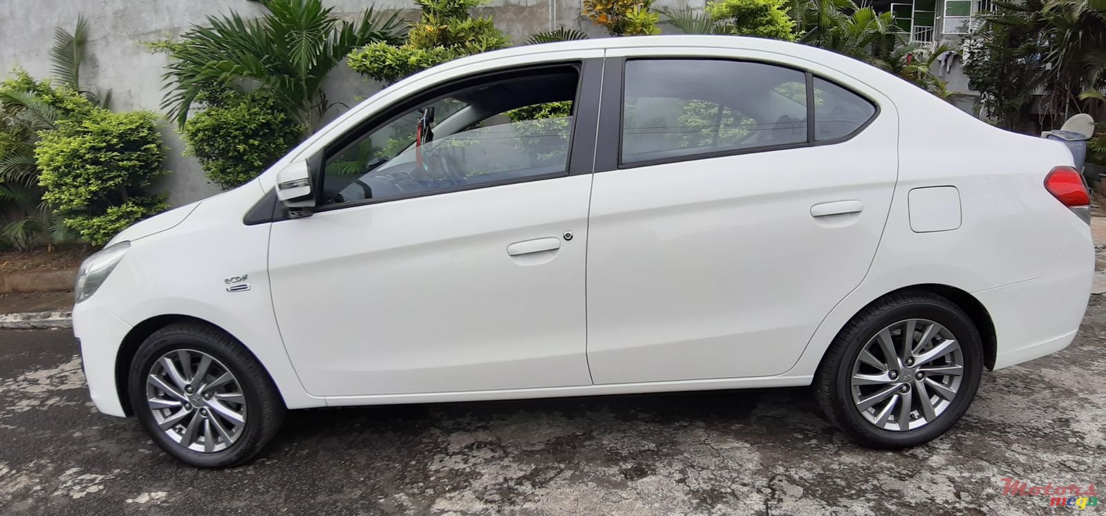 2016' Mitsubishi Mirage photo #3