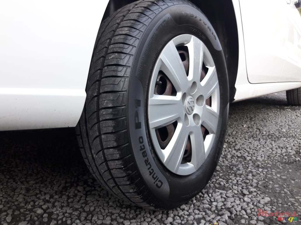 2017' Volkswagen Polo photo #7