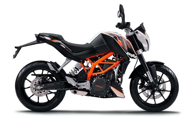 Watch the KTM Duke 390 Accelerate from 0-100 kph in Under 6 Seconds!