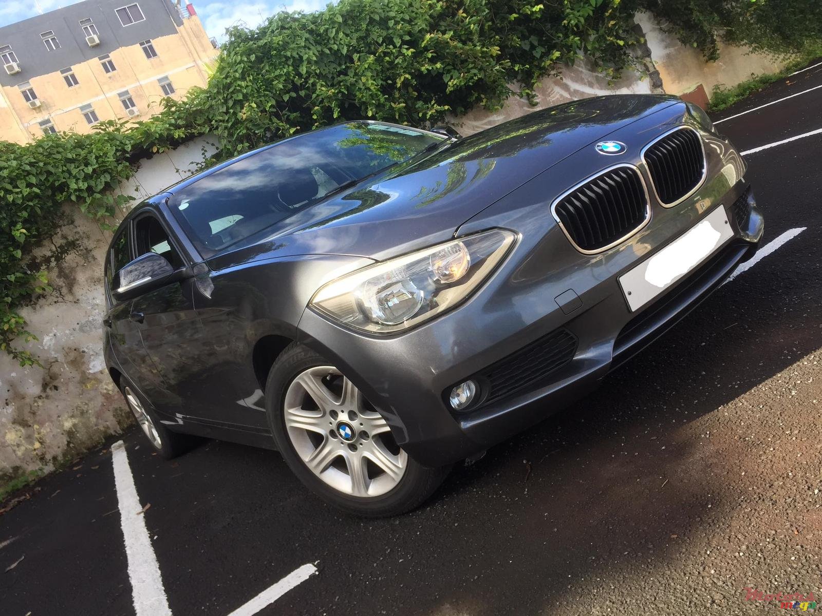 2012' BMW 1 Series 5 Door Twin Turbo photo #3