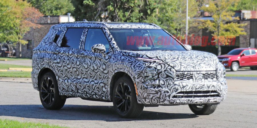 Next-generation Mitsubishi Outlander spied for the first time