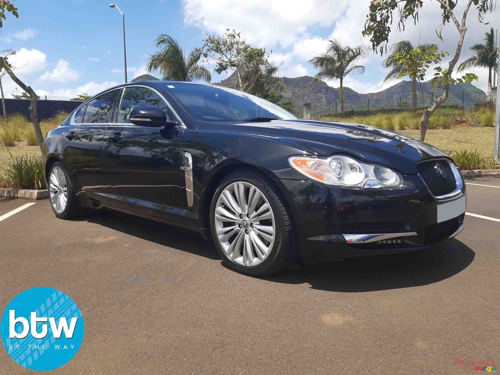 2011' Jaguar XF Sport photo #1