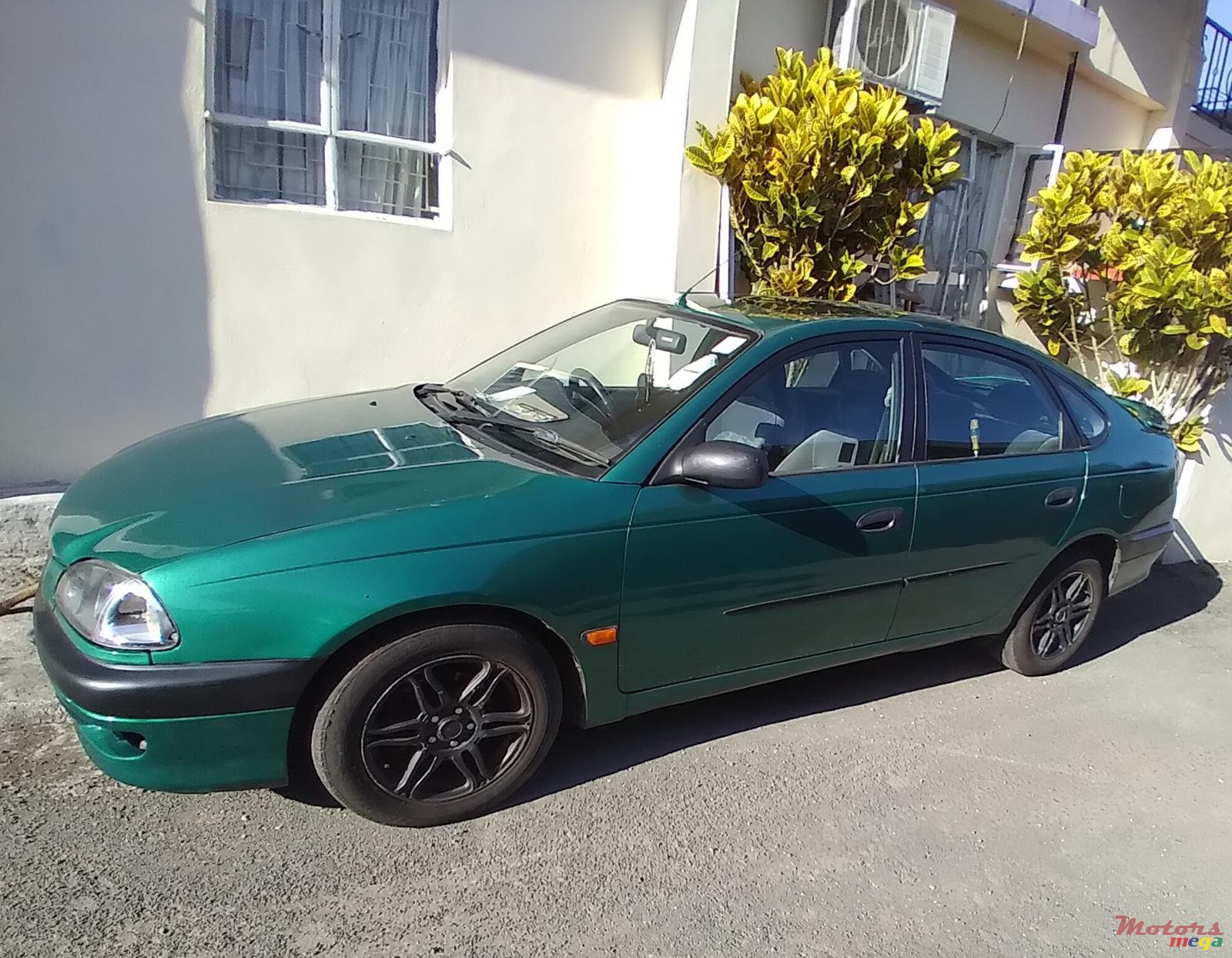 1998' Toyota Vitz photo #1