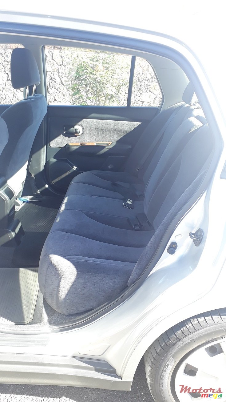 2006' Nissan Tiida Latio photo #3