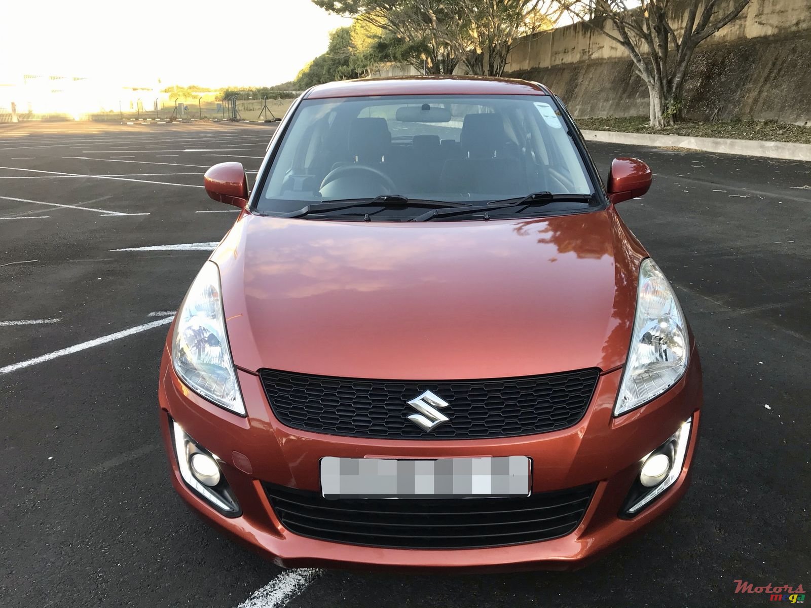 2015' Suzuki Swift photo #2