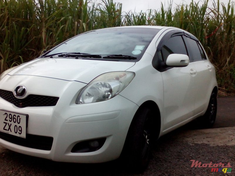 2009' Toyota Vitz photo #6