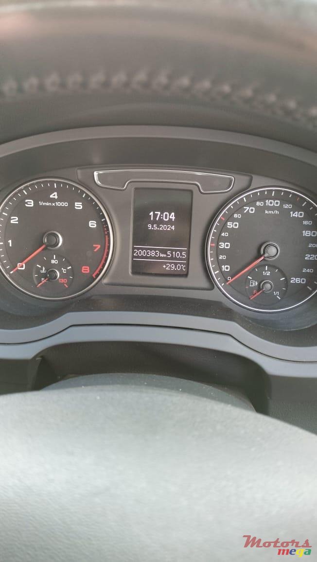 2015' Audi Q3 Hatchback photo #3