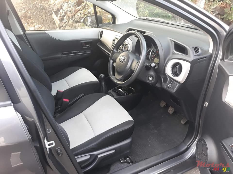 2014' Toyota Yaris photo #1