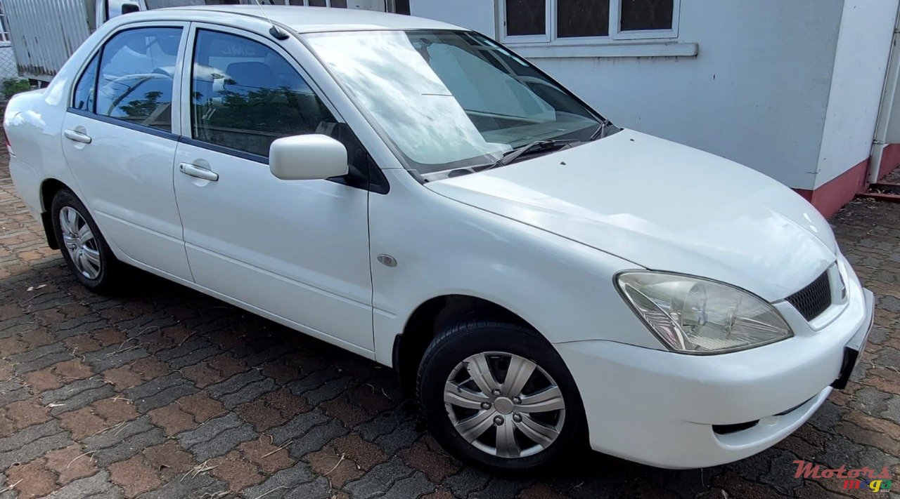 2010' Mitsubishi Lancer photo #5