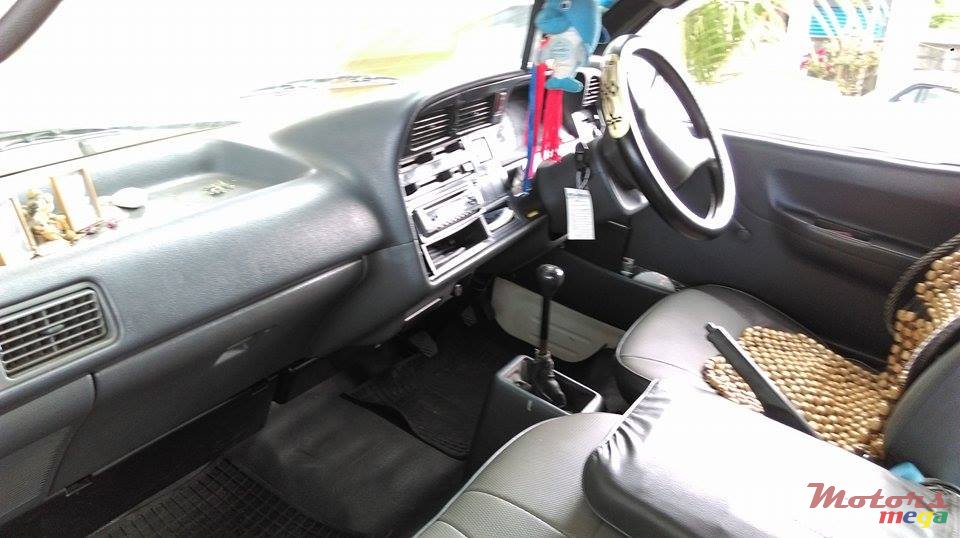 2000' Toyota HiAce photo #6