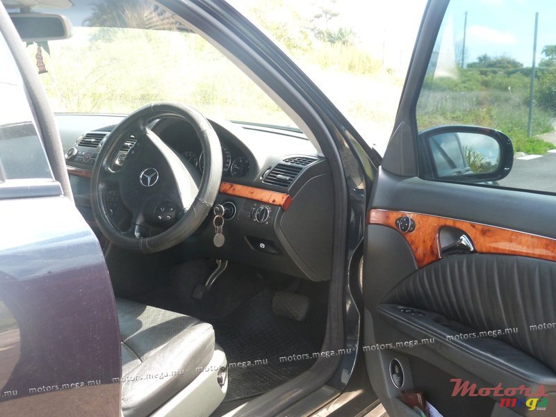 2004' Mercedes-Benz E-Class E270 photo #4