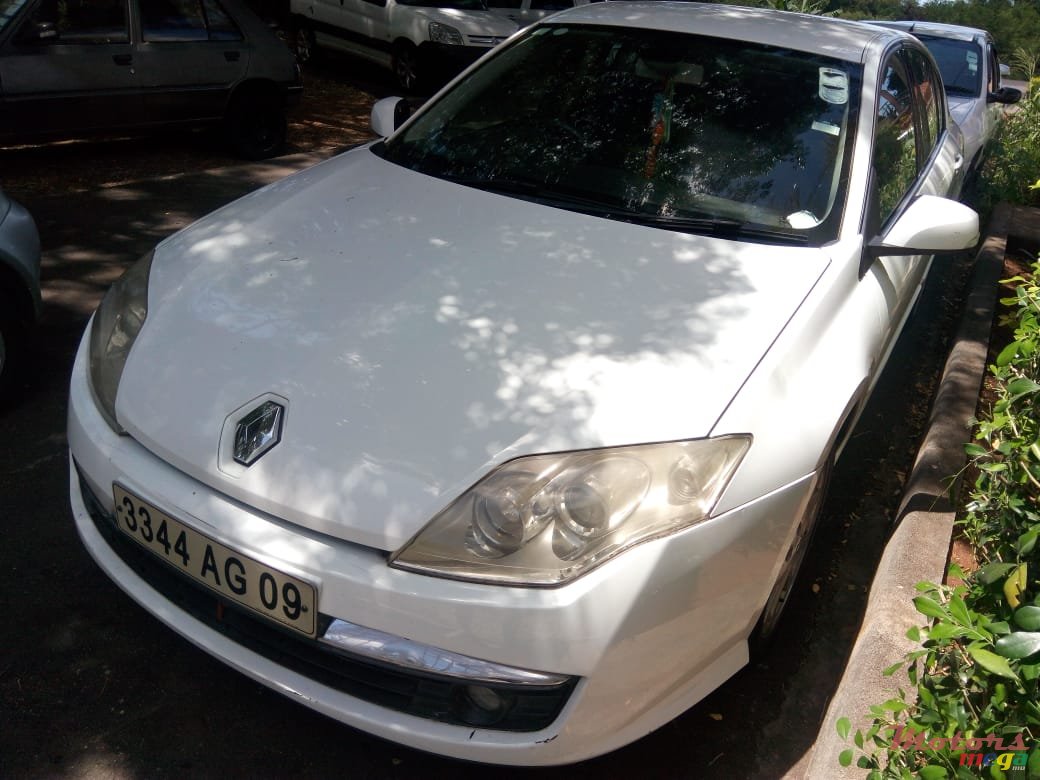 2009' Renault Laguna photo #5