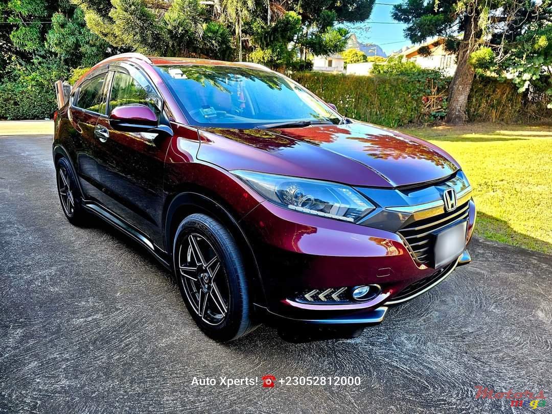 2016' Honda HR-V Bezel non hybrid photo #1