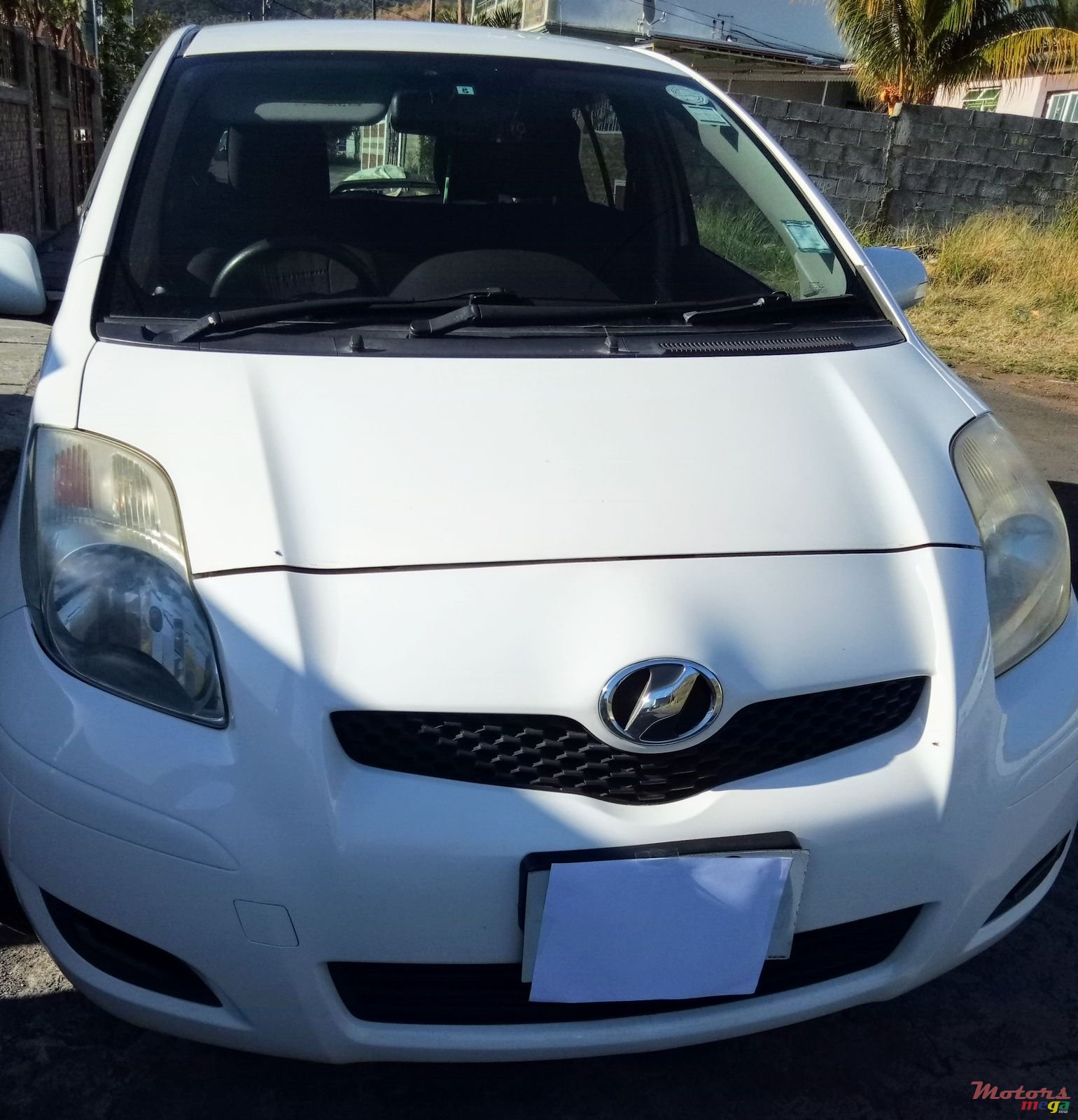 2010' Toyota Vitz photo #1