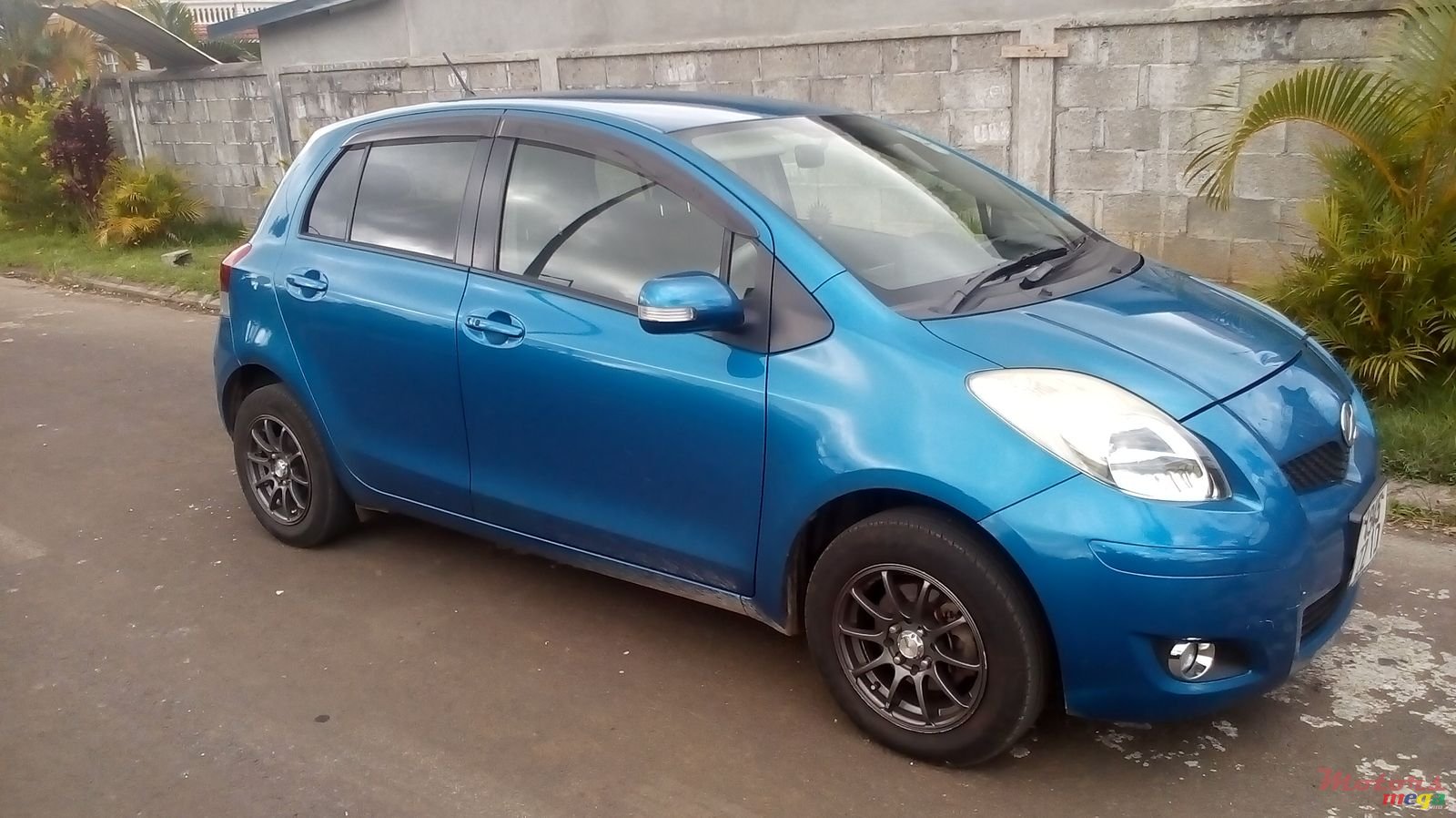 2010' Toyota VITZ, F.OPTIONS, DVD, B photo #2