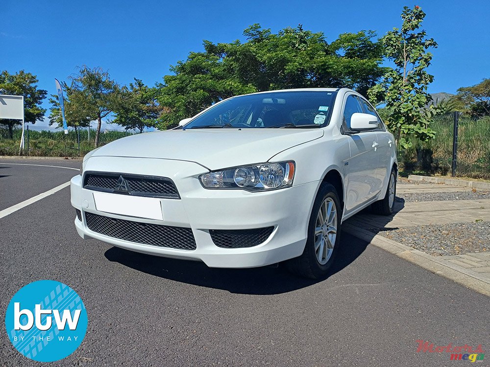 2015' Mitsubishi Lancer photo #2