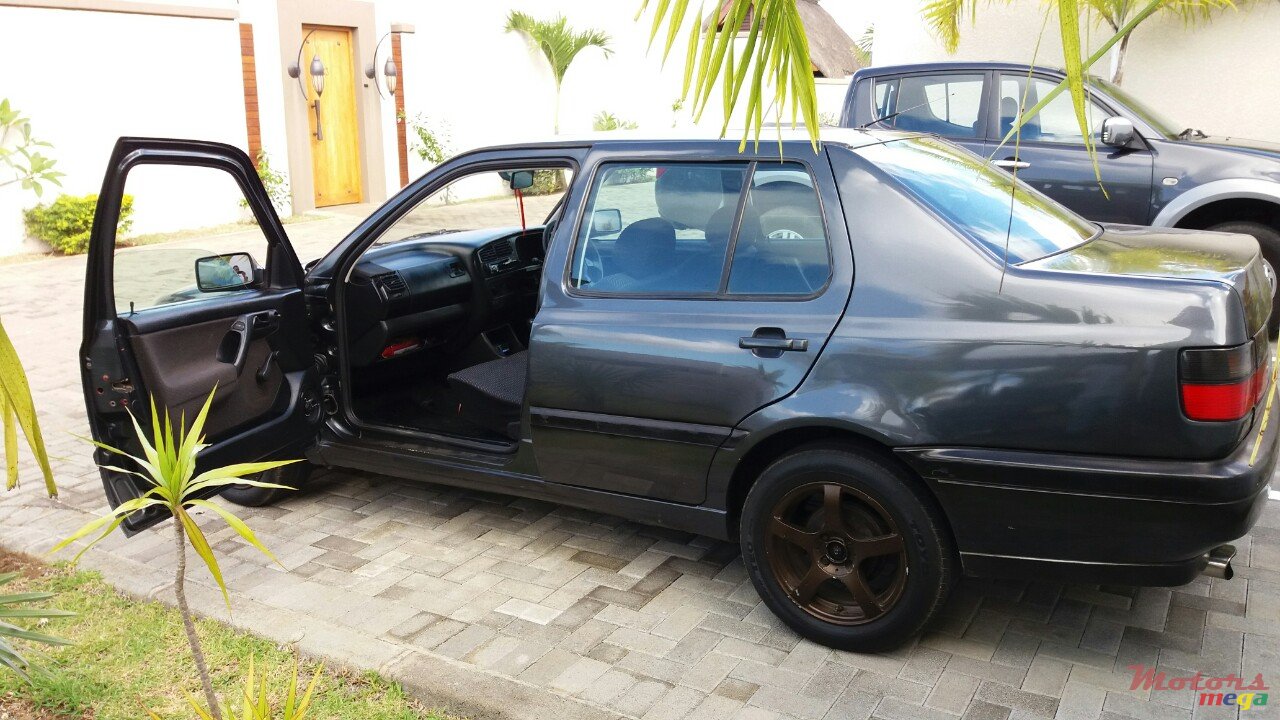1998' Volkswagen Vento photo #1